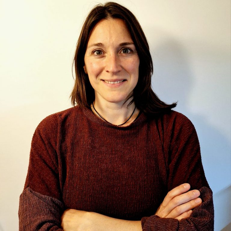 Testimonio Esther sobre fromación Ceima rehabilitación mano